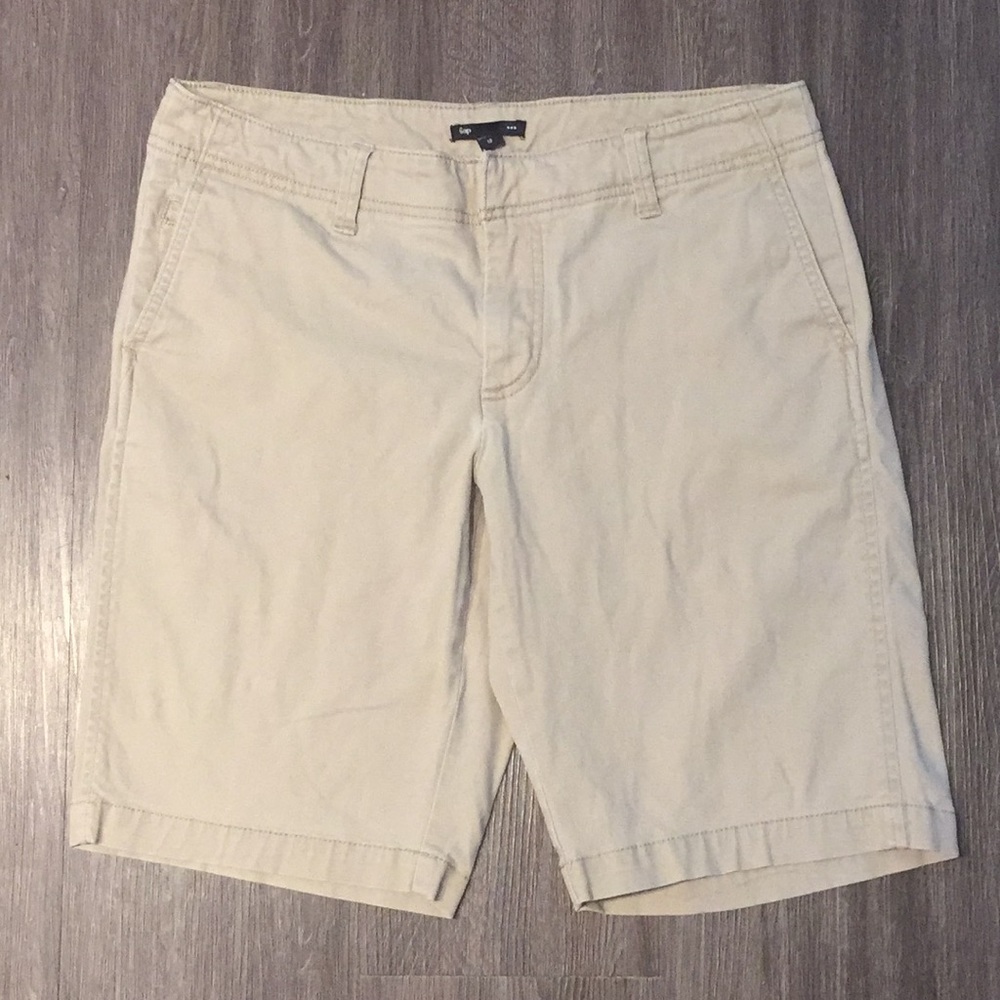 Women’s GAP Khaki Bermuda Shorts